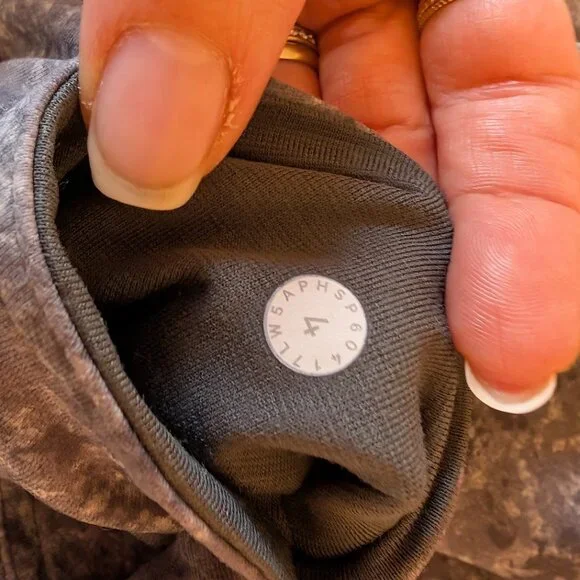 22🖤 Lululemon Align Gray Patterned Leggings — Size 4 🖤 - Picture 4 of 4